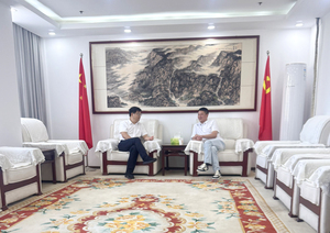 商丘市梁园区区委书记张团结与商丘市浙江商会，五洲万汇集团董事长林昌仁会谈