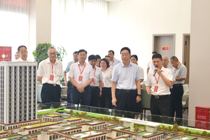 商丘市政协主席楚耀华走进商丘市浙江商会开展视察活动