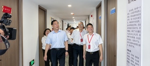 商丘市政协主席楚耀华走进商丘市浙江商会开展视察活动